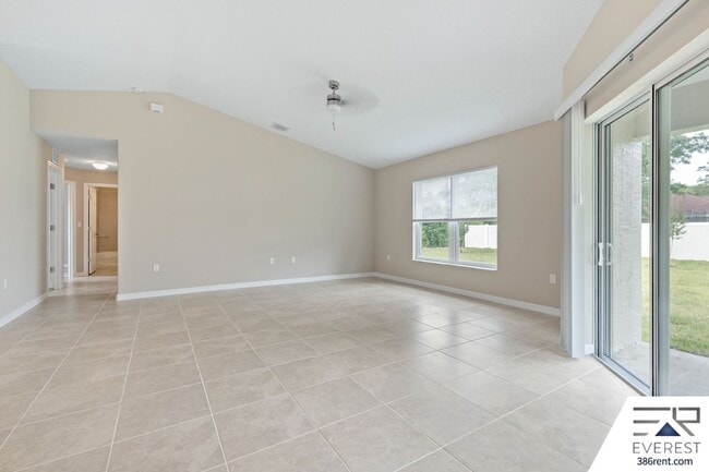 Building Photo - FULLY FENCED 3/2/2 IN DESIRABLE QUAIL HOLLOW