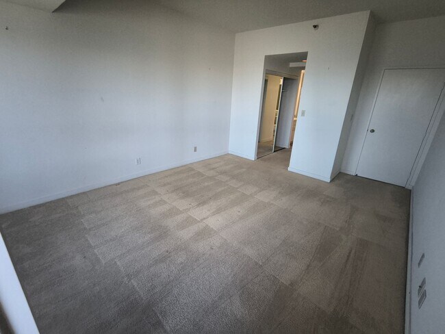 Building Photo - 1BD/1BATH Condo Available in Pacific Park Plaza