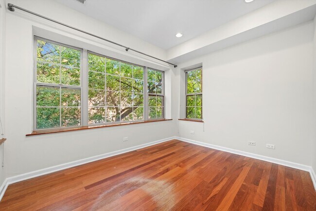 Building Photo - 3551 W Belle Plaine Ave