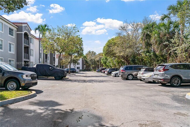 Building Photo - 6821 SW 44th St