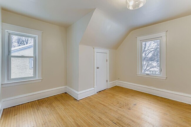 Building Photo - 3507 N Newton Ave