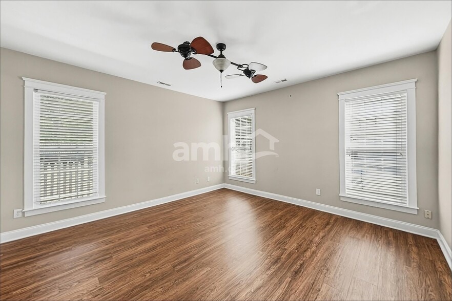 Building Photo - 13640 Swinton Rd