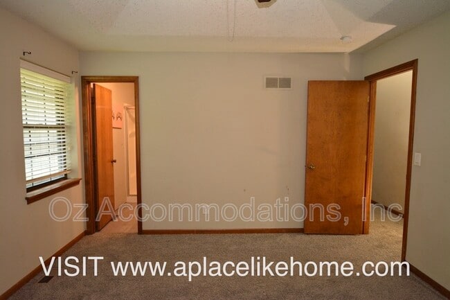 Building Photo - 8503 Sarah Ln