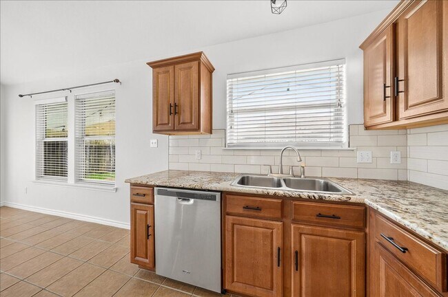 Building Photo - 3810 Los Arroyos Dr