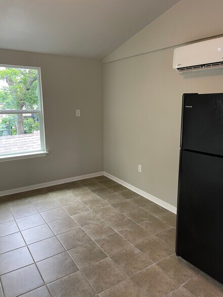 Building Photo - 6623 Myrtle St