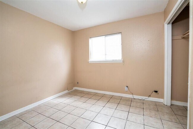 Building Photo - 4700 Franklin Park Dr