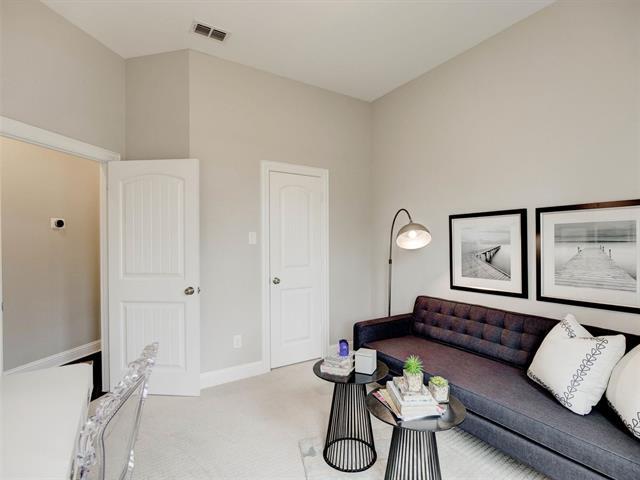 Building Photo - 2700 Gladstone Dr