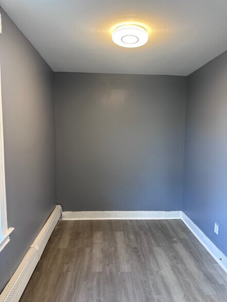 Building Photo - 325 Stebbins Pl