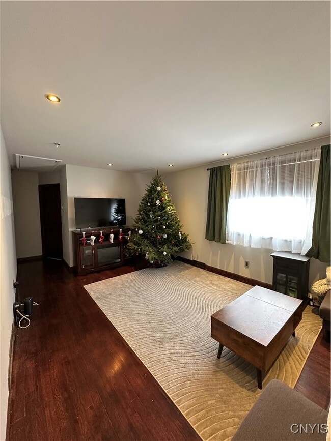 Building Photo - 80 Denton Ave