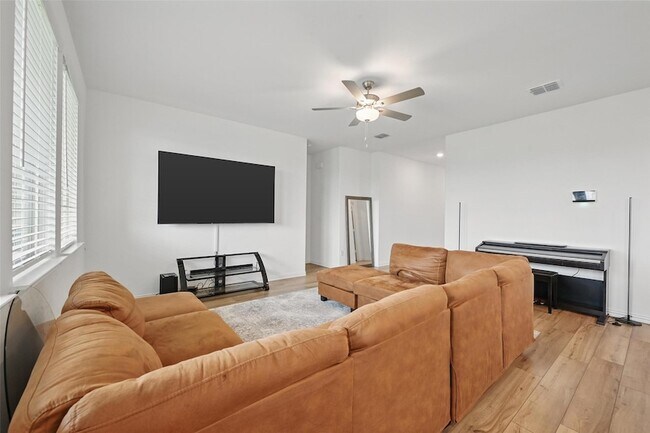 Building Photo - 132 Wyndemere Ln