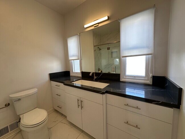 Building Photo - 1407 Laurel Ave