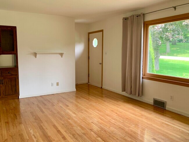 Building Photo - 14865 Pershing Dr