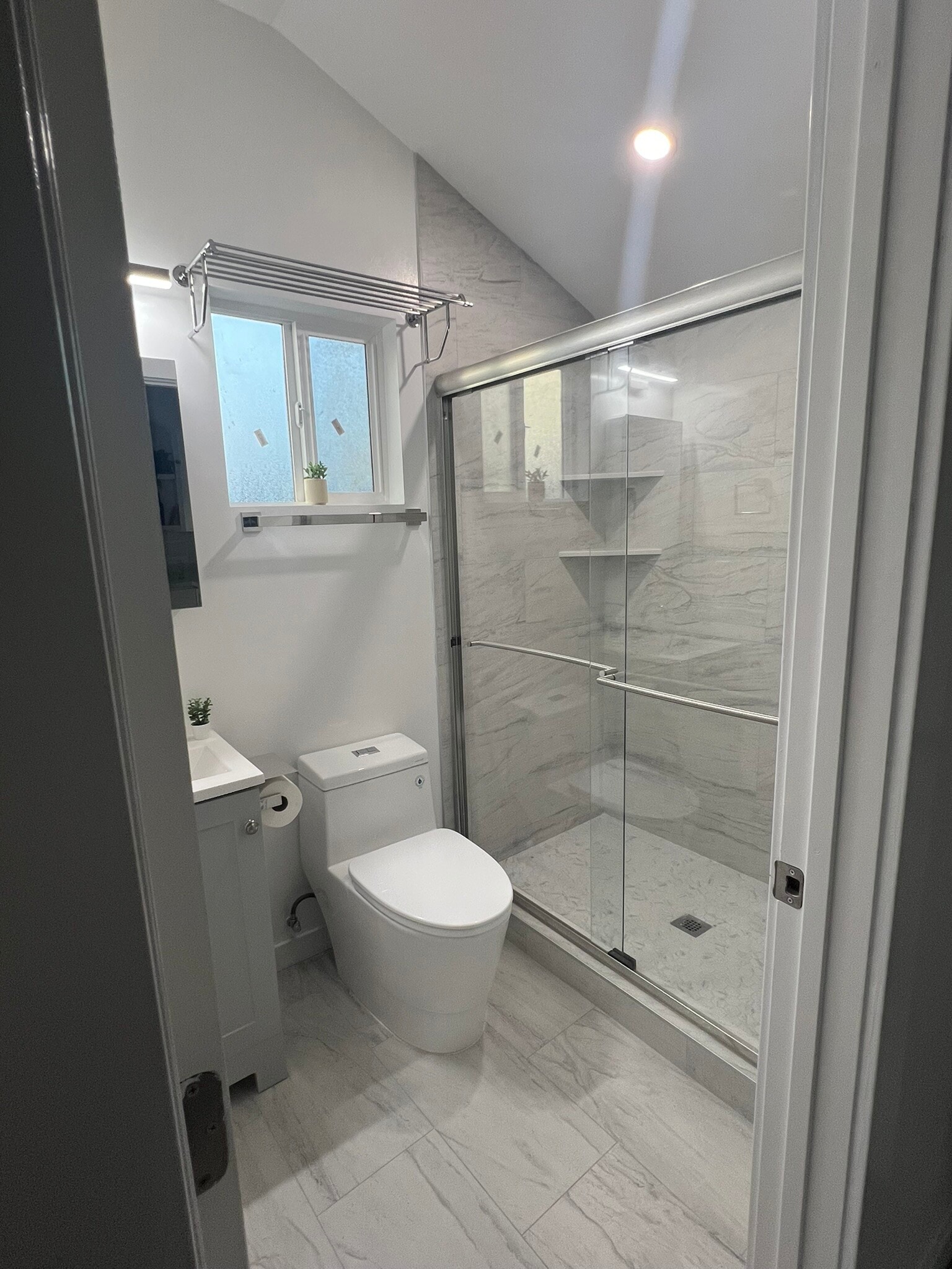 Bathroom - 4555 Narrot St