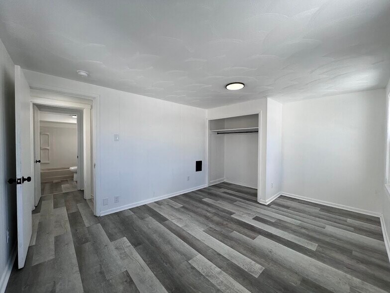 Building Photo - 866 Miller Ave