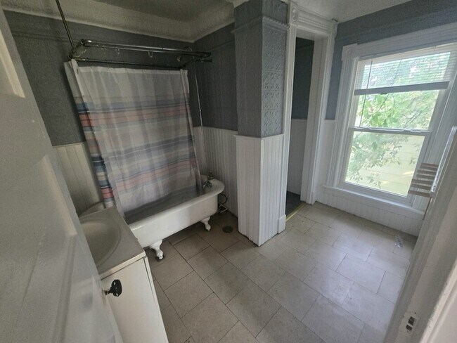 Building Photo - 334 Clay St