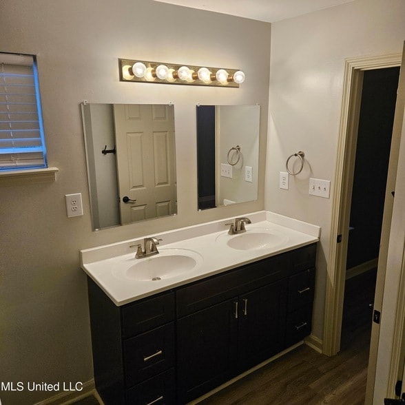 Building Photo - 8349 Regal Bend Dr