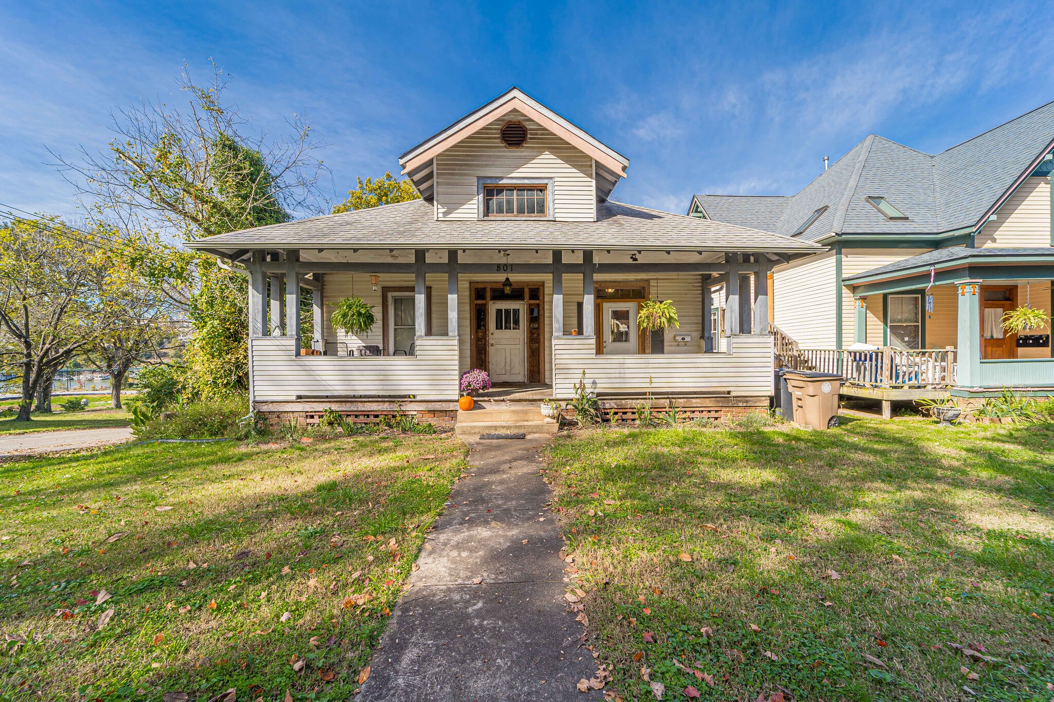 Building Photo - 801 Phillips Ave