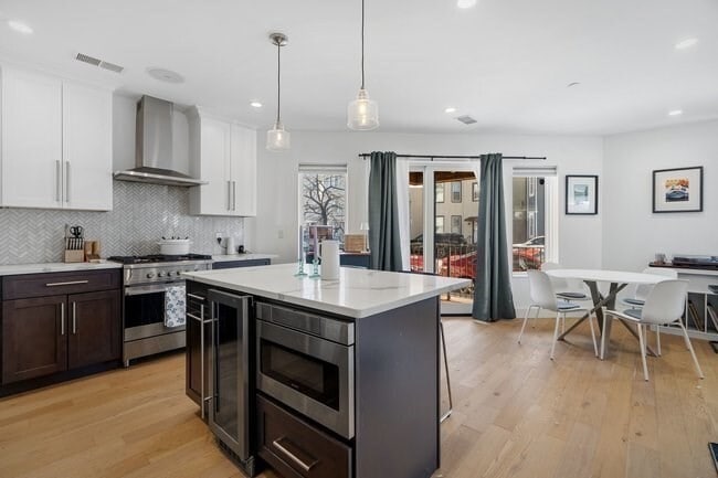 Building Photo - 946 Saratoga St