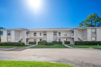 Building Photo - Charming 2 Bed 2 Bath Condo in Naples COMING SOON