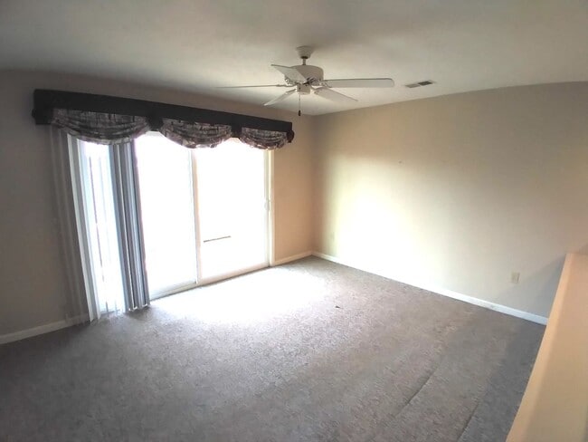 Building Photo - First Floor, 1 Bedroom, 1 Bath Condo with ...