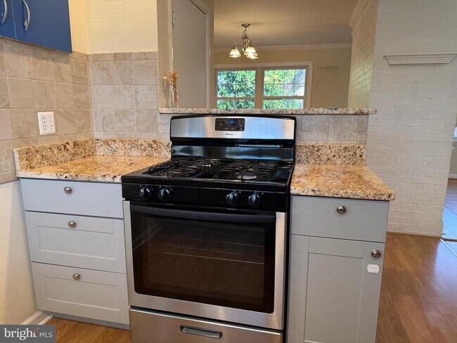 Building Photo - 5206 Easton Dr