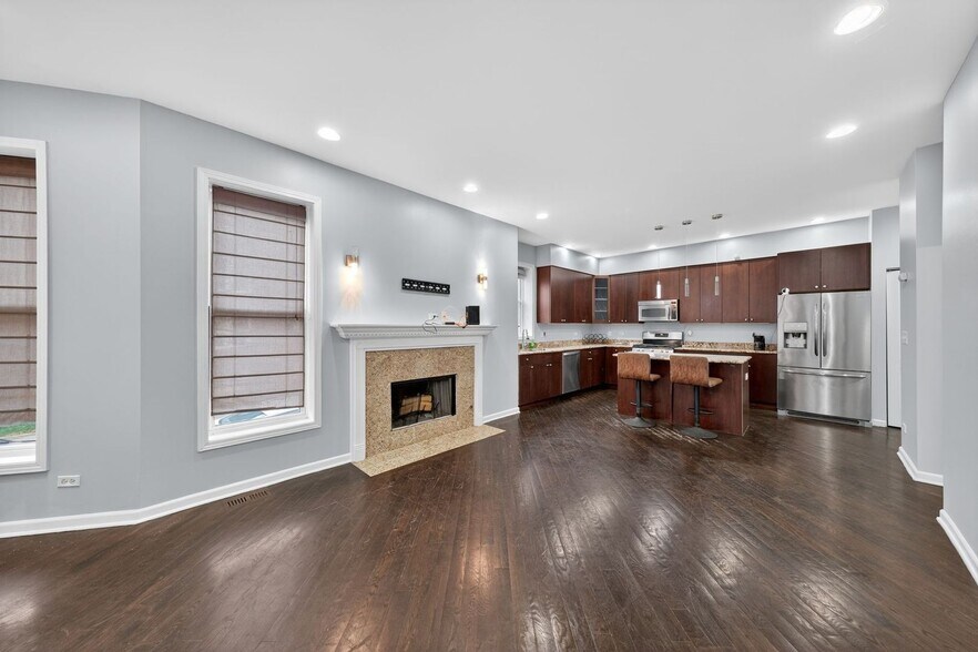 Building Photo - 4956 S Champlain Ave