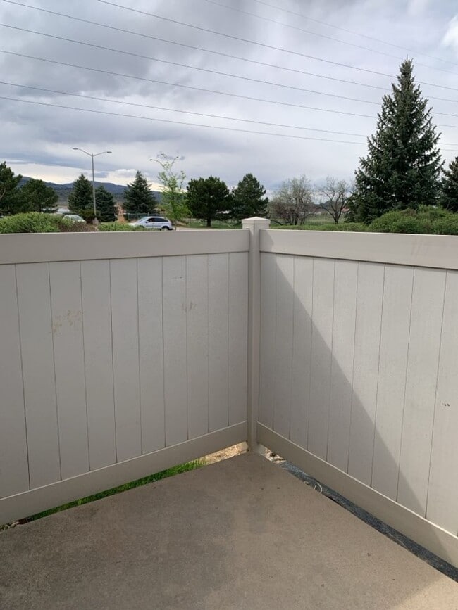 Building Photo - 3 Bed, 2 Bath Duplex in West Fort Collins close to Foothills