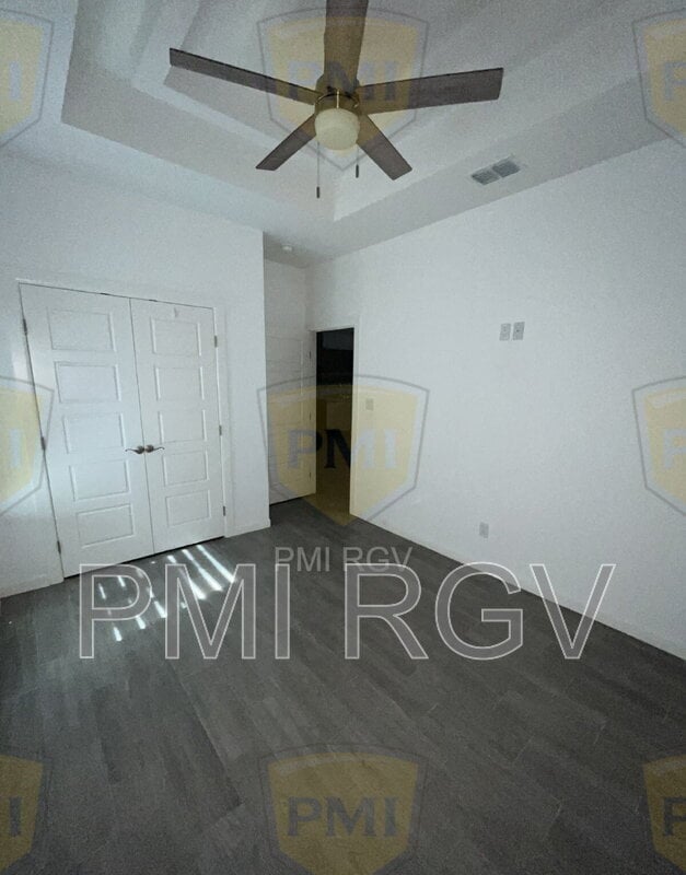 Building Photo - 805 W Garrison Dr