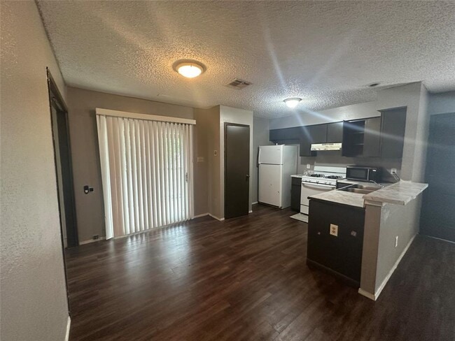 Building Photo - 4910 Pepper Ln