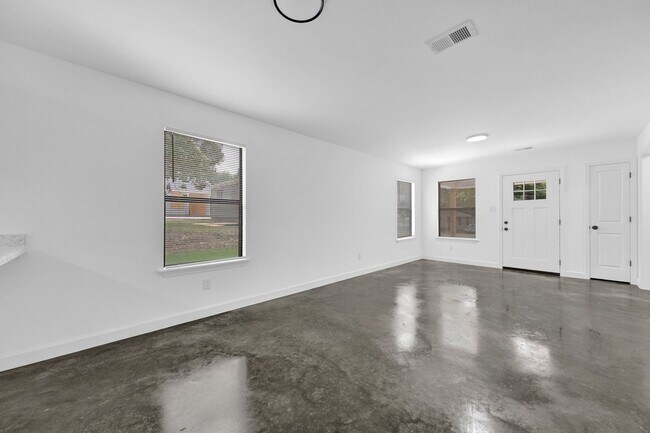 Building Photo - New Rental Opportunity in Memphis!