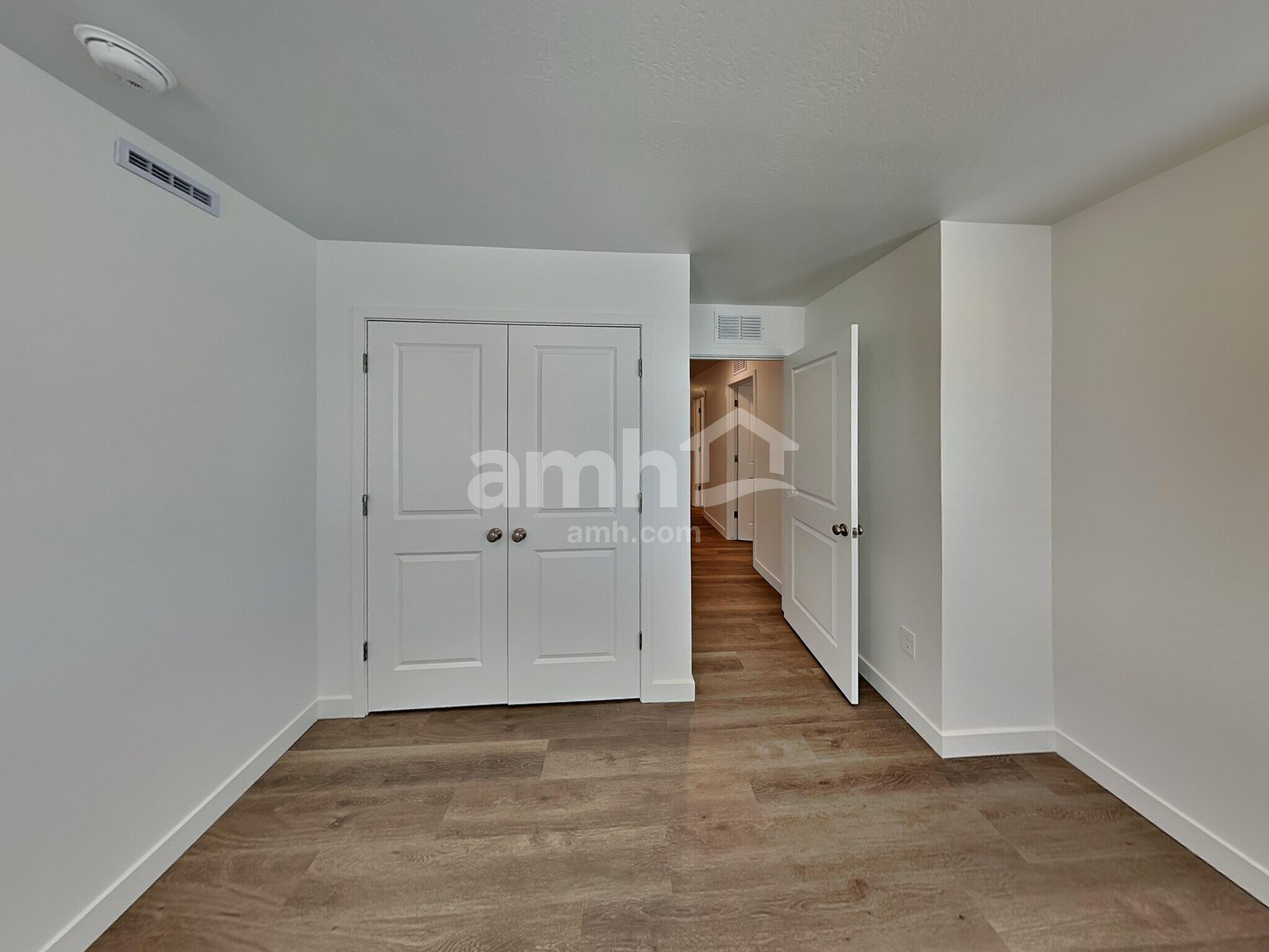 Building Photo - 18490 W El Cortez Pl