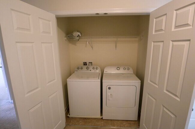 Building Photo - 1721 W Cary St