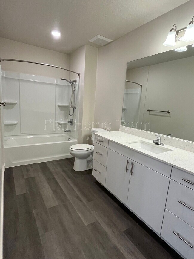 Building Photo - 155 E Ninth