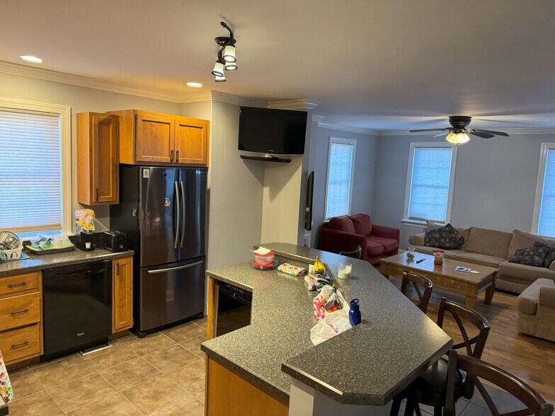 Primary Photo - 457 N Spring St