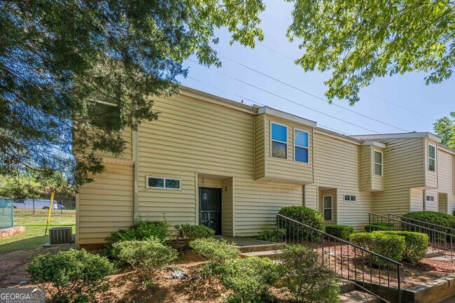 Building Photo - 2016 Oak Park Ln
