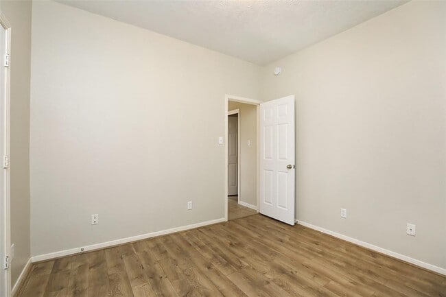 Building Photo - 8231 Gran Villa Dr
