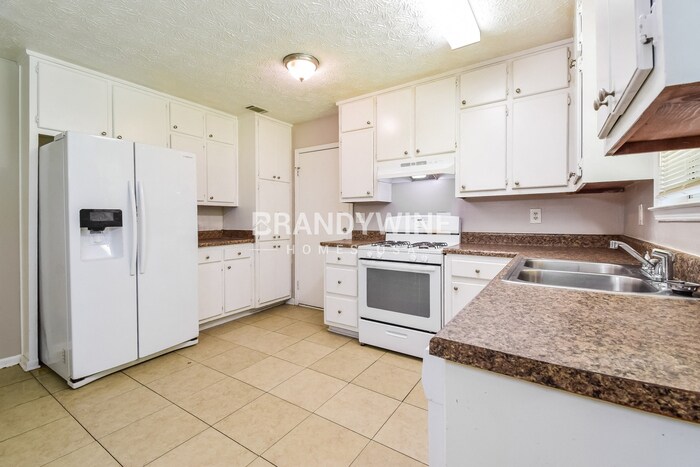 Building Photo - 911 Walnut Creek Ln