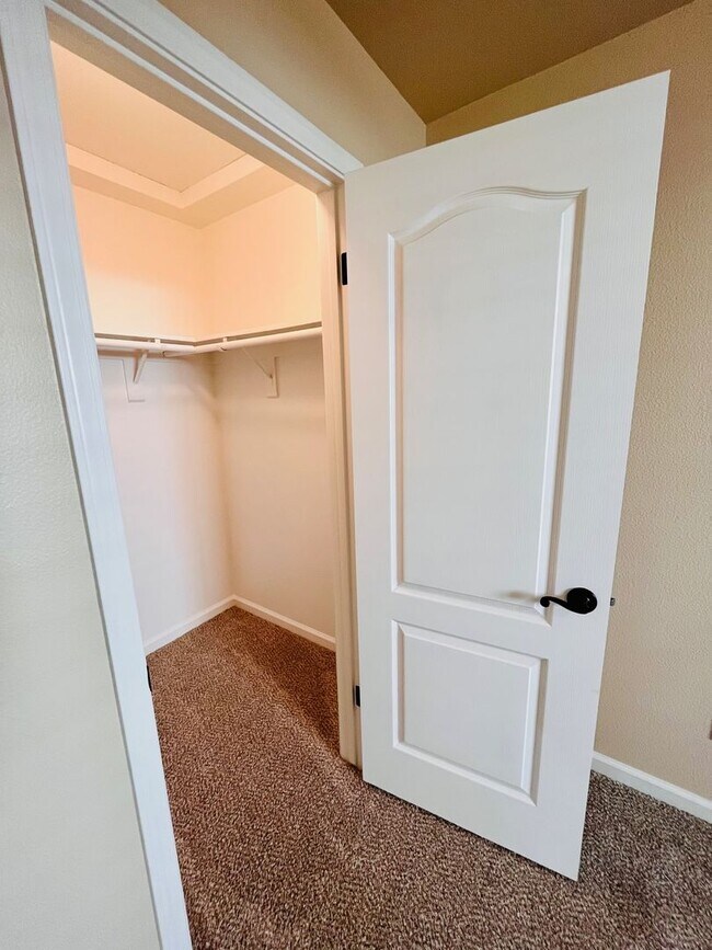 Building Photo - $2,495 Maple & Behymer, 3 Bedroom Home - N...
