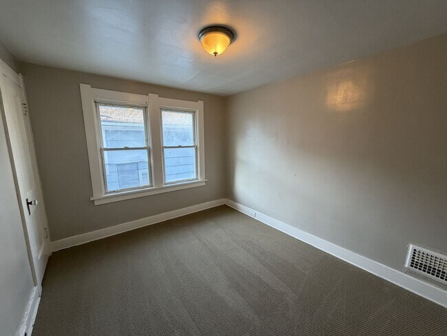 Building Photo - 3944 Revere Dr