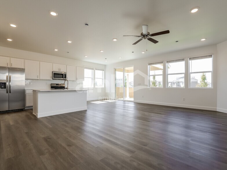 Building Photo - 10061 Potomac St