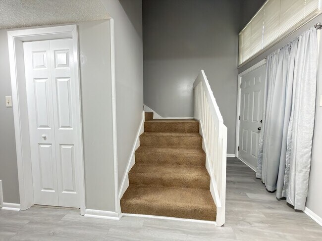 Building Photo - 1307 Baytree Dr