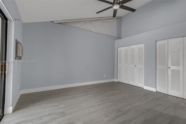 Building Photo - 1050 Summit Trail Cir