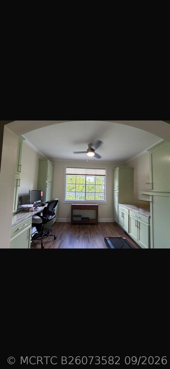 Building Photo - 6301 Myrtlewood Cir W