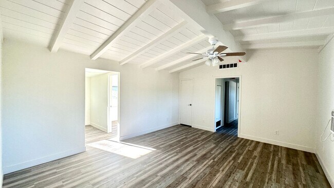 Building Photo - Remodeled 3 bd in Vista with large garage