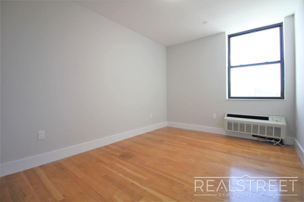 Building Photo - LUXURY 3 BR in Queens!