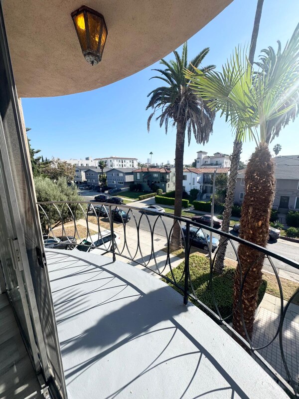 Building Photo - 1551 S Sherbourne Dr