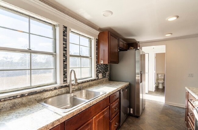 Building Photo - 416 May Rd