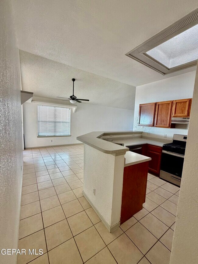 Building Photo - 1468 Plaza Verde Dr