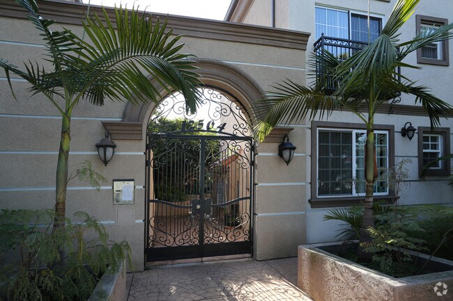 Building Photo - 12504 Venice Blvd