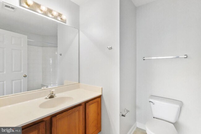Building Photo - 513 Constellation Square SE